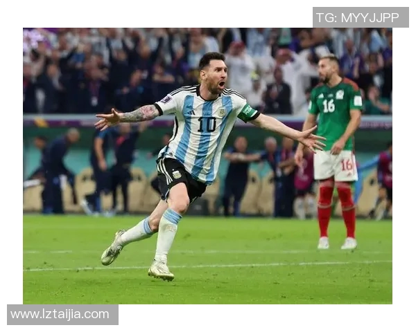 足球明星荣获年度最佳球员奖项精彩瞬间图文回顾